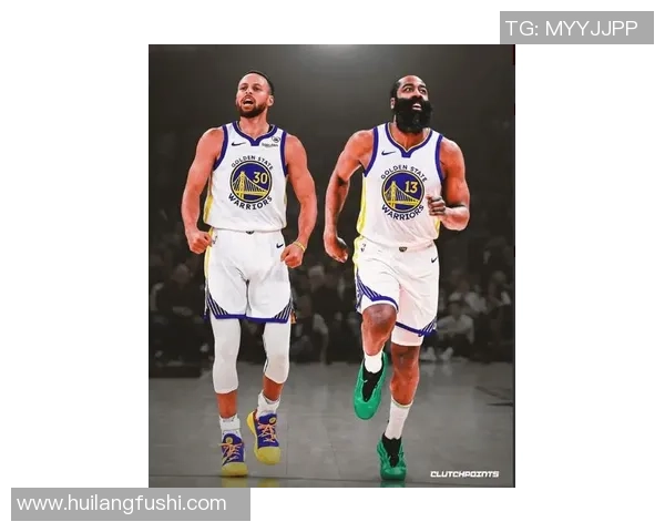 哈登与足球明星亲密合影展现跨界友谊与运动精神的完美结合