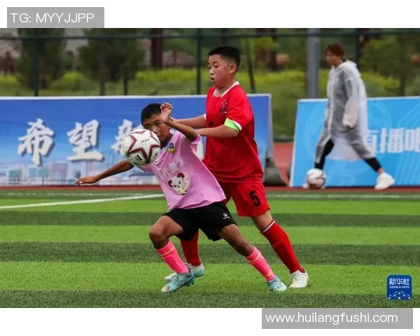 香港足球明星赴青海挑战高原足球赛展现运动精神与热情 香港足球明星赴青海挑战高原足球赛展现运动精神与热情