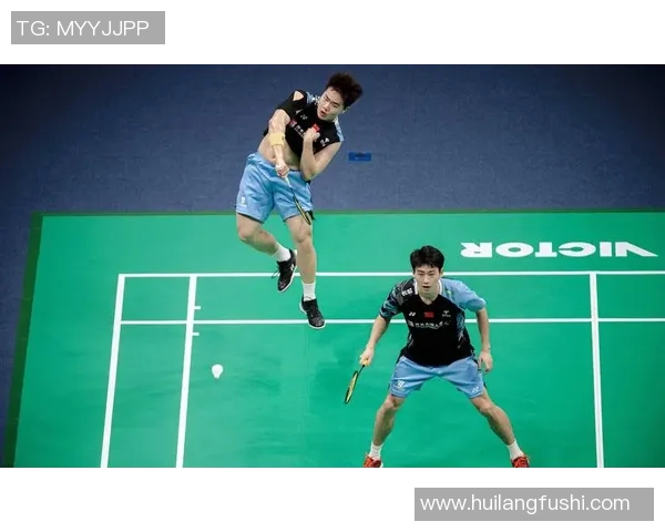 深圳羽毛球队与重庆羽毛球队赛后复盘探讨团队协作的成功与不足